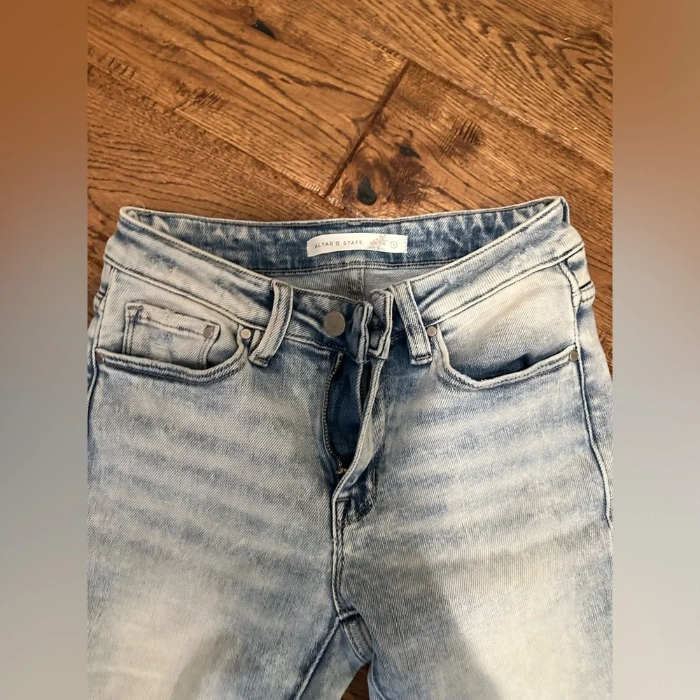 Altar’d State distressed low rise flare jeans size 1 , xs 0 - Picture 4 of 8
